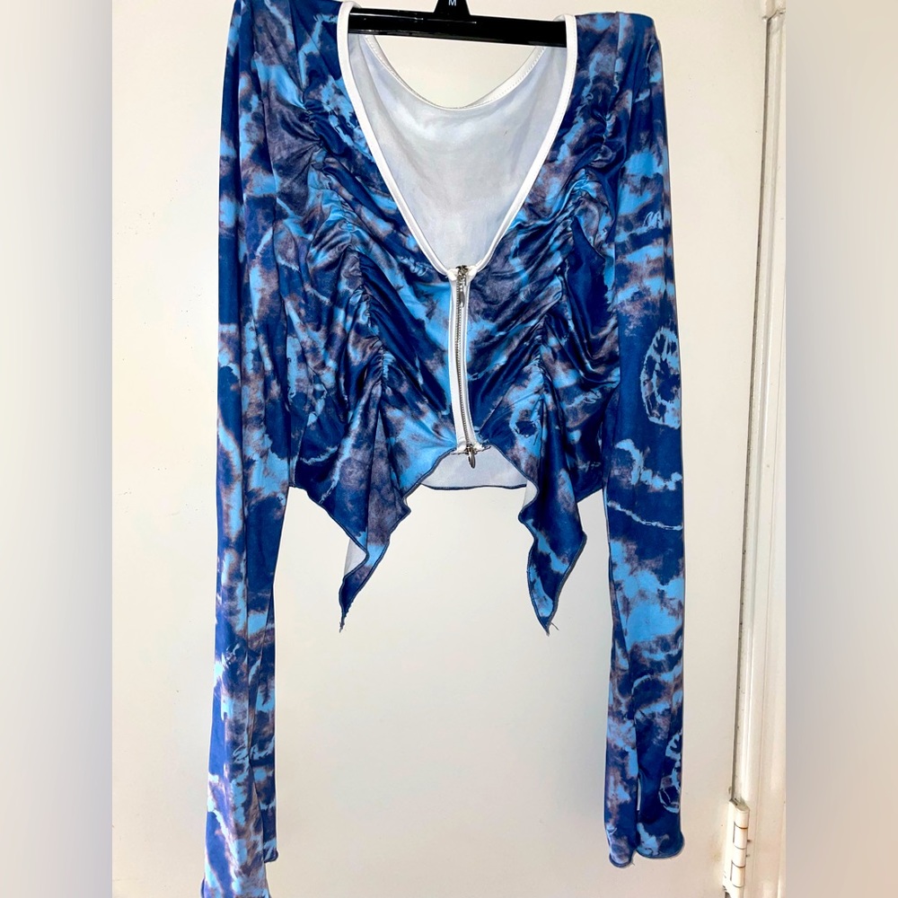 shein blue long sleeve marbled crop top